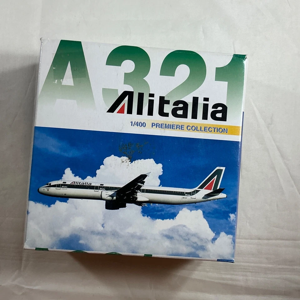 Dragon Wings 55020 1:400 Diecast Airliner Alitalia Airbus A-321 - Image 1 of 1
