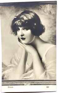 VINTAGE BEAUTIFUL RUSSIAN WOMAN PAINTING PHOTOGRAPH NEW UNPOSTED POSTCARD - Picture 1 of 2