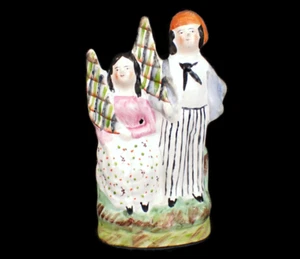 Cerámica Staffordshire de la década de 1850 con respaldo plano joven princesa de Gales con banderas #6 - Imagen 1 de 9