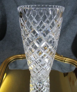 Florero vintage de cristal pesado con diseño de diamantes y diamantes de calidad preciosa - Imagen 1 de 7
