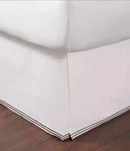 HUDSON PARK COLLECTION ITALIAN LINES DOUBLE MERROW STITCHING TWIN BEDSKIRT - Picture 1 of 4