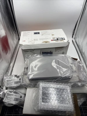 Honeywell Prestige HD 7-Day Programmable Thermostat (YTHX9421R5085WW) - Image 1 of 4