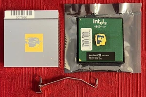 Intel Pentium III SL4CD 800MHz/256KB/133MHz 3106A293-0060 - Afbeelding 1 van 7