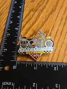 HARLEY DAVIDSON NEW YORK CAFE Restaraunt PIN Weste Biker Pin NY Motorrad M8 - Bild 1 von 2