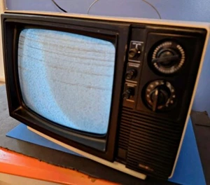Televisión vintage Simpsons-Sears Canadá 13" blanco y negro modelo 13022 - Imagen 1 de 6