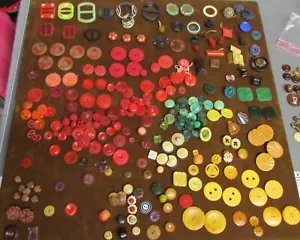 Huge 200+ Bakelite Lot Buckles & buttons lifelong collection - Picture 1 of 24