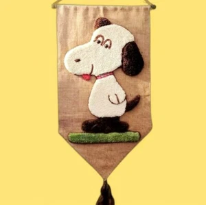 Tapiz de pared vintage hecho a mano 3D Snoopy años 70 coleccionable arpillera alfombra madera - Imagen 1 de 6