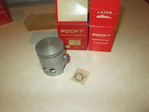 NEW NOS Rocky Yamaha Piston Pin Clip AT-2 Standard - Bild 1 von 1