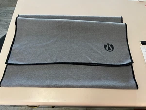 Yogitoes Skidless Yoga Mat 24 x 68, gris, usado en excelente estado - Imagen 1 de 3