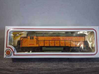 Bachmann HO Scale EMD GP40 Diesel Locomotive Union Pacific 866 With Box - Image 1 of 4