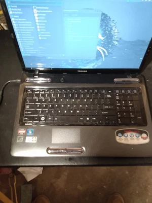 Portátil Toshiba Satallite L675D AMD Phenom II n640 doble núcleo con AMD Rs880 8 GB de RAM Foto 1 de 4