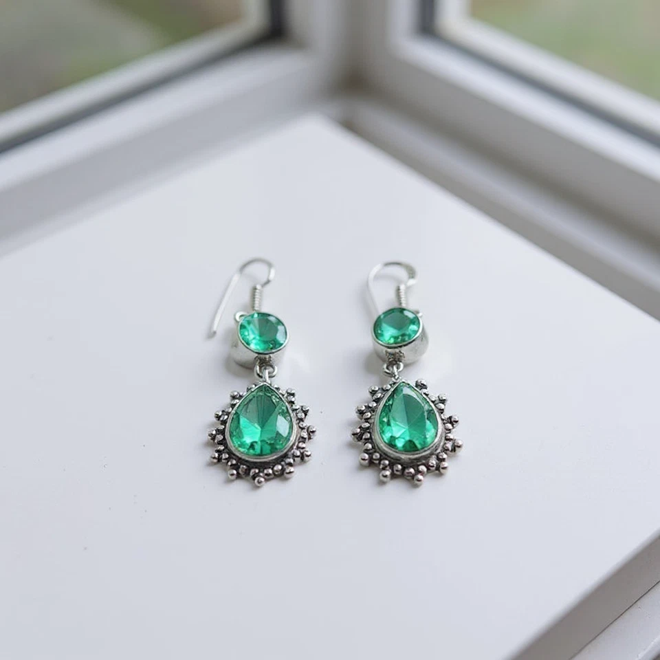 Brincos de apatita verde premium | Pendurados de pedra preciosa lágrima | Cristal de cura - Imagem 1 de 4