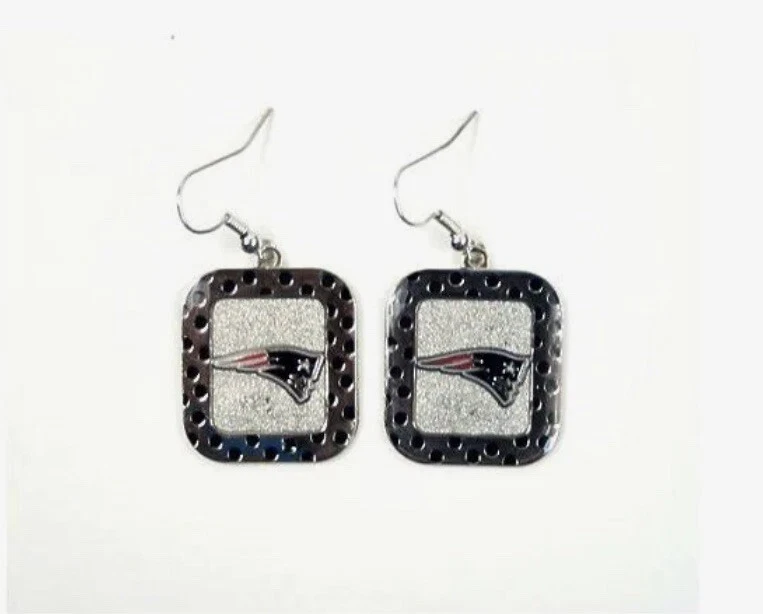 Pendientes colgantes de puntos poka de placa de acero de los NUEVOS PATRIOTAS DE INGLATERRA NFL Foto 1 de 1