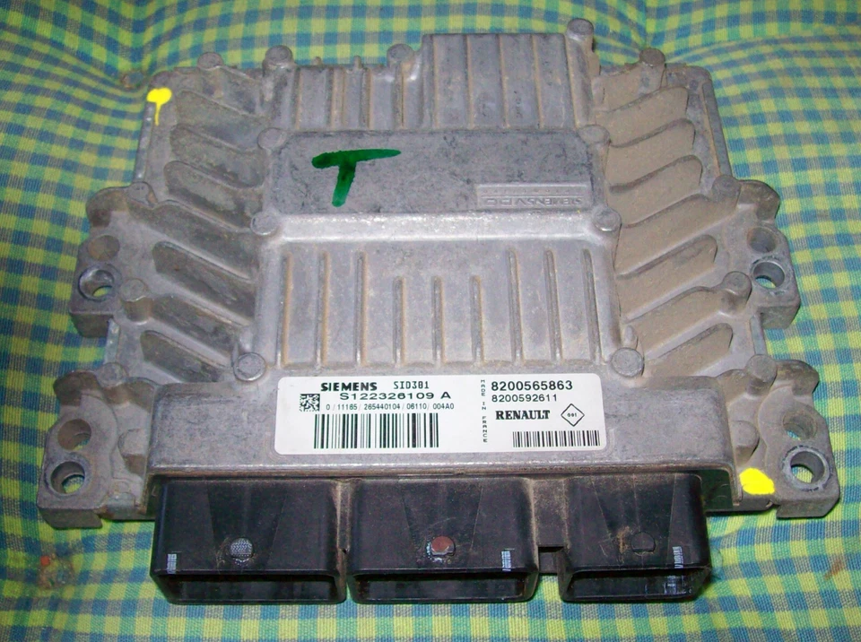 Centralina motore Renault Megane II Scenic 1.5d ci 8200565863 S122326109A  - Immagine 1 di 1