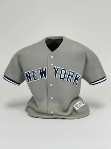 RARE! Topps Collectible "Derek Jeter" Jersey free standing miniature #48 👀 Cover