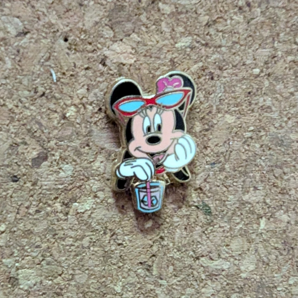 Disney Minnie Mouse with Drink pin - Image 1 of 1