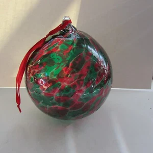 6" Large & Heavy Christmas Stained Glass Ornament Red / Green Swirl design - Imagen 1 de 6