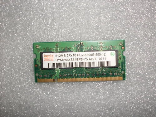 Memoria Sodimm Hynix DDR2 512 mb pc2-5300s 667 NUOVA HYMP564S64BP6-Y5 - Immagine 1 di 1
