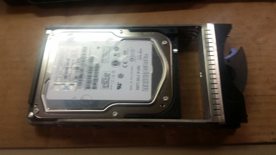 IBM 40K6819 40K6816 23R1771 73GB 15K Fibre Channel Hard Drive with Server Tray - Image 1 of 1