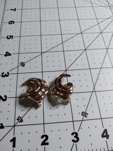 Vintage Goldtone Clip On Earrings (MZ080) - Picture 1 of 4