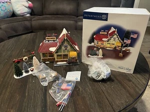 Dept. 56 2003 Snow Village Friendly Used Car Sales #56.55340 (COMPLETE) - Picture 1 of 8