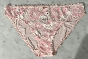 New Victorias Secret Cheekini Lace Pink Underwear M NWT - Picture 1 of 2