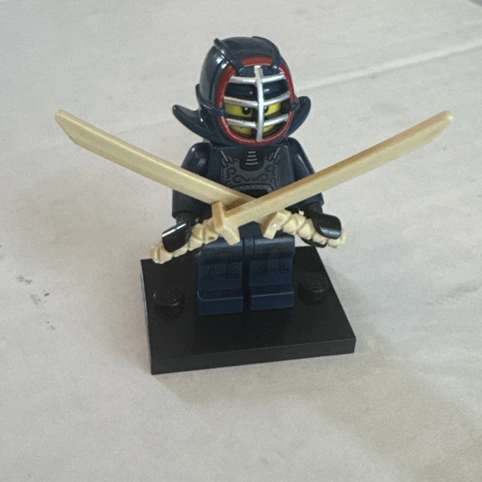 LEGO 71011 Serie 15 Kendo Fighter con Soporte y Accesorios de Lucha [Nuevo] Foto 1 de 2