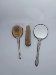Juego de tocador vintage plateado con cepillo para el pelo, cepillo para ropa y espejo - Imagen 1 de 11