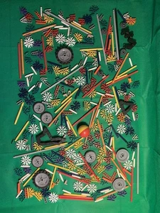 Vintage 1997 Green K’nex Carrying Case With (Est 200) Pieces - Pre-Owned Clean - Picture 1 of 6
