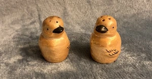 Salero y pimentero vintage de cerámica amarillo lusterware pollitos hechos en Japón - Imagen 1 de 3