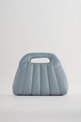 全新带标签 Zara Sky 蓝色模切手柄绗缝斜挎包 6671/610 — 第 1/4 张图片