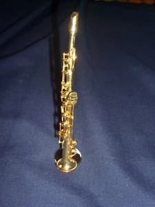 Miniatur Klarinette goldfarben auf Ständer in Samtschatulle Musikinstrument ! - Bild 1 von 10