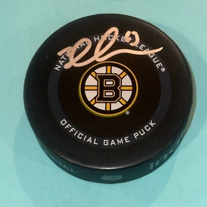BRAD MARCHAND Signed Boston BRUINS Official GAME Puck Beckett (BAS) - Imagen 1 de 3