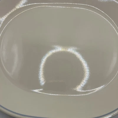 Plato para servir Corelle Corning ovalado 12" beige con anillo azul EE. UU.  Foto 1 de 2