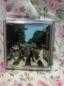 NEW THE BEATLES ABBEY ROAD COMPACT WITH MIRROR - Picture 1 of 1