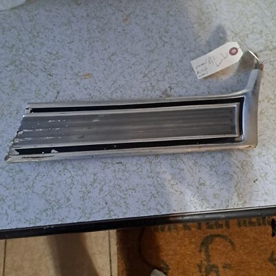 Ford Gran Torino Sport 1972 guardabarros trasero derecho moldura inferior Ranchero Foto 1 de 2