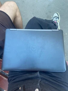 Laptop Dell - Picture 1 of 3