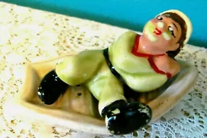 Vintage Man And Boat S&P Salt And Pepper Shakers With Paint Wear - Picture 1 of 11