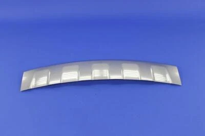 Componentes de parachoques Chrysler OEM 11-13 Grand Cherokee - Aplique 68188231AA Foto 1 de 4