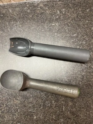 Cucharadas de helado.  Foto 1 de 4