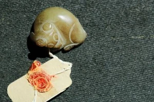 Jade036 antiker natürlicher grauer Jade Kuh/Ochse Anhänger 19. Jahrhundert - Bild 1 von 5