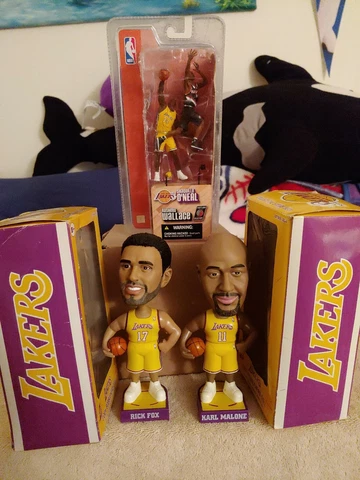 LAKERS ALL STARS BOBBLE HEADS O'NEAL-MALONE & FOX-8" IN HEIGHT-NIOB-LIFE-LIKE Cover