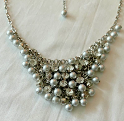 Collar Cha Cha de Cristal para Mujer Tono Plateado Bola Cuelga Cadena Rolo Declaración  Foto 1 de 4