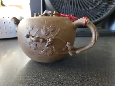 Tetera de colección tallada de arcilla Zisha dinastía Qing Gu Jingzhou siglos XVIII al XIX Foto 1 de 4