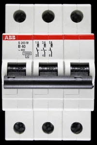 ABB 40 AMP CURVE B 10kA TRIPLE POLE MCB CIRCUIT BREAKER 2CDS273001R0405 S203M - Picture 1 of 6
