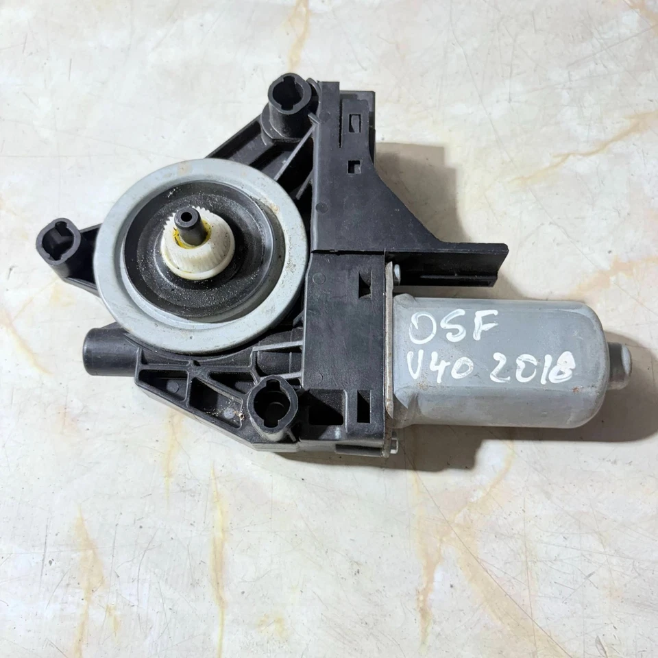 Motor regulador ventana puerta delantera derecha Volvo V40 2018 MK1 966269-103 Foto 1 de 4