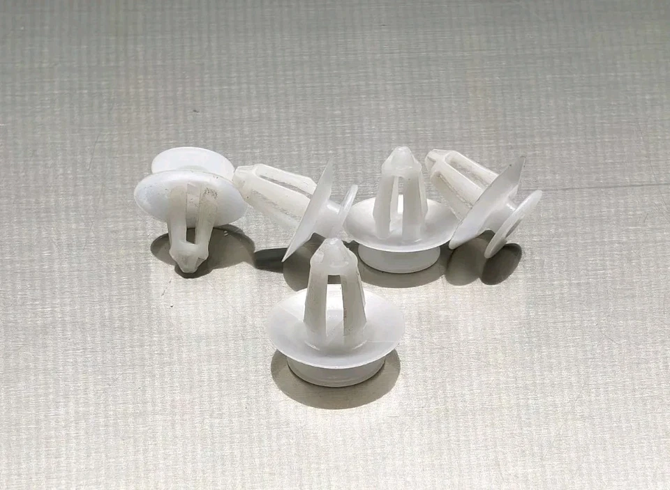 Paquete de 5 clips de panel de puerta OEM 1996-2002 Mercedes-Benz W210 E320 E430 E55 E300 Foto 1 de 1