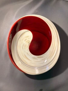 Murano glass Vetro Artistico ivory/red spiral folded bowl. Approx. 7 x 5 1/4” - Picture 1 of 8