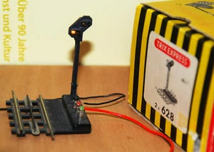 Trix Express 628 ( 20/228 ) Licht - Vorsignal mit Gleisstück - Bild 1 von 2