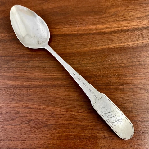 J. D. STOUT COLONIAL BRIGHT CUT COIN SILVER FINLESS FIDDLE PATTERN SERVING SPOON Cover
